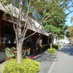 ブラッスリー・ヴィロン - テラス席が気持ちよさそうです。