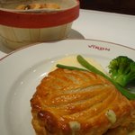 ブラッスリー・ヴィロン - ＬＹＢ豚と牛肉のパイ包み焼き　エスカルゴバターのソース(正式名称は失念)