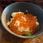 千年鮭 井筒屋 - 1杯目はいくら丼にして