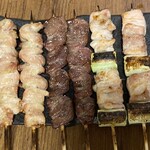 やきとり中山商店 - 右から、ねぎま、ハツ、せせり