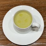 西洋風料理 熱海 KOUWA - 『グリンピースと林檎のスープ』