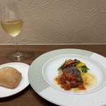 西洋風料理 熱海 KOUWA - 『サワラのポワレ』トマトとバジルのソース