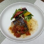 西洋風料理 熱海 KOUWA - 『サワラのポワレ』トマトとバジルのソース