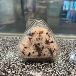 金のおにぎり専門店 ぼんたぼんた LINKS UMEDA店 - 梅の実ひじき❤️
                                店長オススメらしいです✨