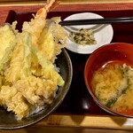 揚げ処 えびるす - 料理写真:選んだ天丼＝1210円