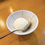 小判寿司 - ・ジャージーミルクアイス
       ~イチゴソース~