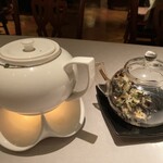 中国飯店 富麗華 - 差し湯はずっと温められているので冷めずに頂けます