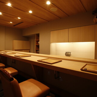 当店の最上席のウンター席。 
                                          1日7名様限定です。