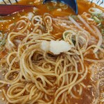 味華 - ニンニク、胡椒、辣油を投入