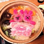 丸重商店 - おまけ：丸重さんの豚肉の布団に赤大根で作ったウサギの姉妹？！