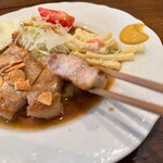 コーヒー＆キッチン マエダ - 見よ！この肉厚のポーク