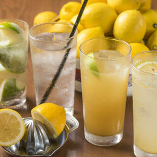 レモンサワーなど多彩なご当地ドリンクがずらり！飲み放題でも◎