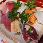割烹 くにべ - 令和6年8月 営業時間(11:00〜21:30)
にぎり盛り合わせ8貫 税込1100円
