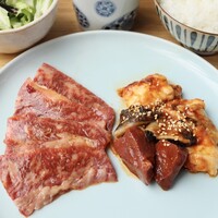 A5カルビとホルモン盛り合わせ定食