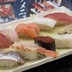 南房総 やまと寿司 - コンビニ弁当的質感でそんな味だけど、それでヨシ^_^。でも、白くて湾曲した安っちい皿は萎える