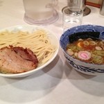 頑者 - つけめんアブリチャーシュー、大盛り！  安心・安定の味わい。新年度もよろしくお願い申し上げます！  