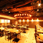 Bar Espanol LA BODEGA - 店内正方形なので大人数のパーティーに便利