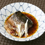 奴 - 5時間に煮込んだ鯖の煮つけ