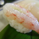 寿し清 - 海老ですが、握りの一体感は一番かも・・・（握り中）