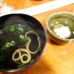 寿し清 - お吸い物と天麩羅用の塩。