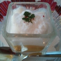 モナリザ 丸の内店 - ニンジンのムース。
                コンソメと生クリームの泡を乗せて
                一緒に食べるとポタージュスープのようなお味に
                
                
