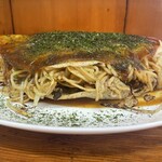 お好み焼き とんとん - 真横から