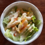 横浜瀬里奈 ステーキドーム - お口直しのサラダ。これで一度サッパリさせることで、お肉をさらに美味しくいただけました！