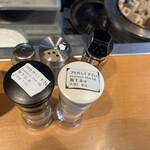 いただきます。 - ■シンプルな調味料である塩と胡椒だけで十分に引き立てられ、その素材の美味しさは、最大限に引きだされる。