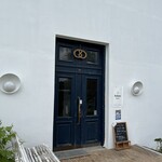 haluta bageri Oiwake - このドアから入って、左奥にパン屋。