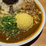 吉田カレー  - 並、甘口、豚ハーフ、チーズ、玉ねぎアチャール、ポテトサラダ（限定）、バターチキンミニ（限定）