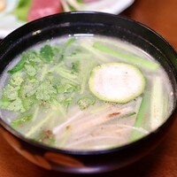 博多水炊きと地鶏串えんま - 鶏スープ