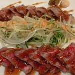 鉄板焼とお好み焼 みしまや - 和牛のタタキ。これで1200円はかなりお得