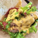 ブラックプール ハンバーガー カフェ - そこにケチャップとハニーマスタードをお好みで❤️