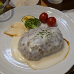 キッチン ブルー グローブ - 牛挽肉とレンコンのハンバーグのアップ