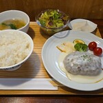 キッチン ブルー グローブ - 牛挽肉とレンコンのハンバーグ　アリゴ風ソース