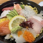 丸己 - 海鮮丼アップ