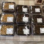 ワタナベ食品 直売店 - 店内
      2024/08/20
      牛すじ丼 449円