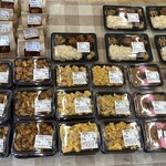 ワタナベ食品 直売店 - 店内
      2024/08/20
      牛すじ丼 449円