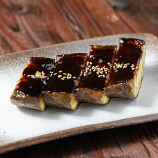 但馬どりを使用した焼鳥を独特な風味の自家製ワインダレでご提供