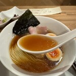 酒肴場 屯 - 王道の煮干し中華は唯一無二の味わい