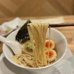 酒肴場 屯 - 三河屋のツルパツ細ストレート麺