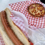 Siheky's Snack Shack - Nathans Foot Long Hot DogとPizza