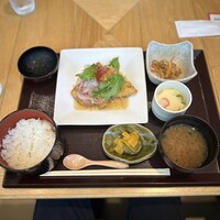 松鶴 - 日替り定食(1100円) カレイの唐揚げ