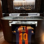 照寿司 - メッシのユニフォーム　店内で包丁販売してます