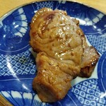 ふぐと沖縄 あら垣 - 見た目はお肉、中は半生状態