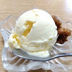 ふぐと沖縄 あら垣 - バニラアイスと黒糖豆