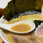 銀座 嚆矢 - まろやかな豚骨スープ