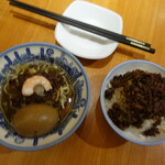 度小月   - タンツー麺、アヒルの醤油煮込み、豚そぼろ飯