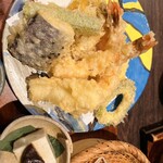 手挽きそば 一心 - 天ぷらとミニとうふのアップ⤴️