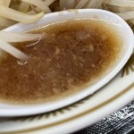 ラーメン もっけだの - 『ラーメンニンニク野菜マシマシ』のスープ